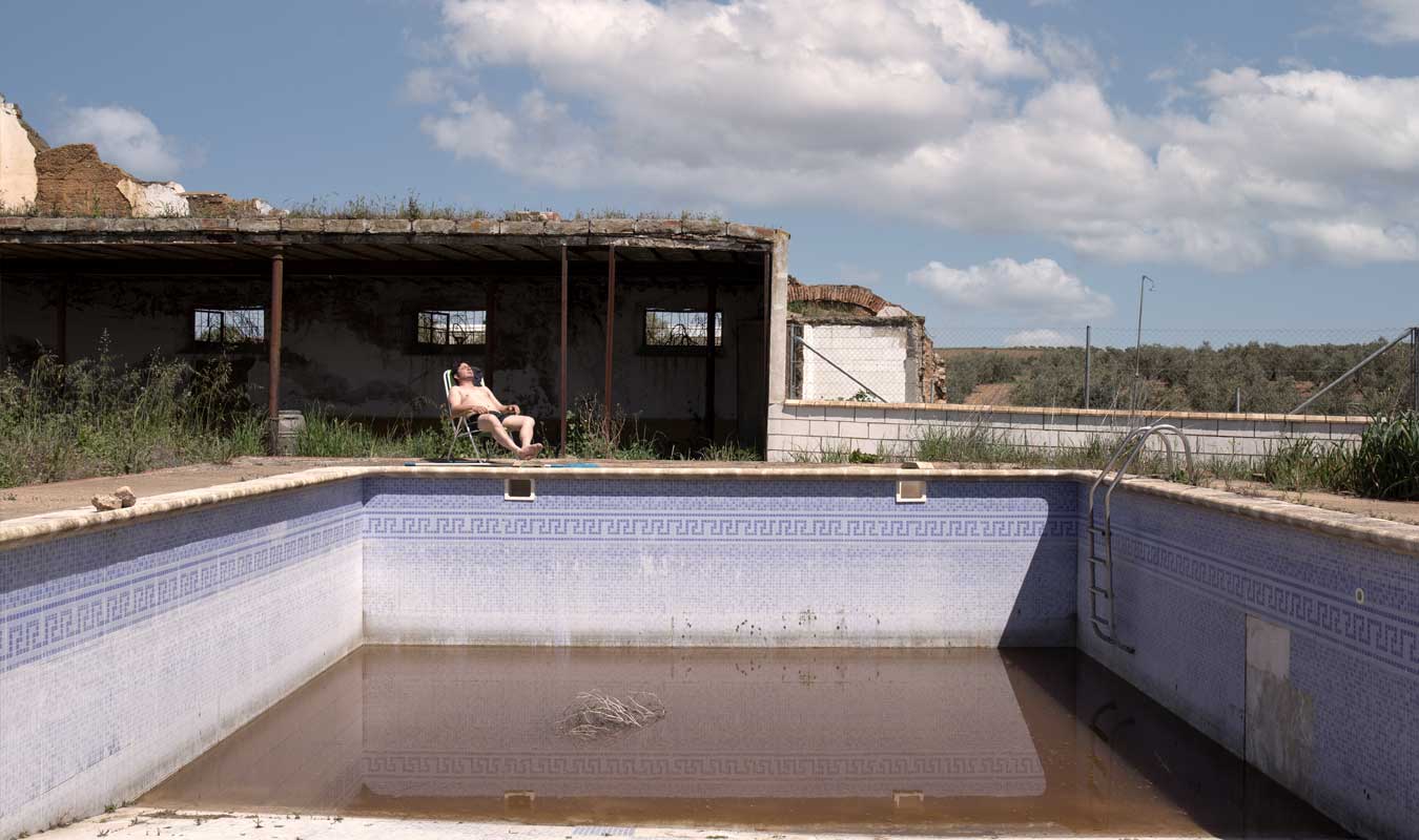 foto de Santi en una piscina abandonada